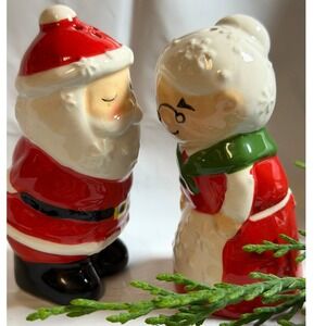 Vintage Santa and Mrs Claus Ceramic Salt and Pepper Shakers Christmas Holiday